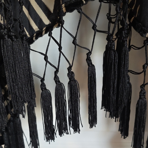 NWT Umgee Black and Cream Velvet Burnout Chevron Fringed Kimono S/M - Picture 3 of 6